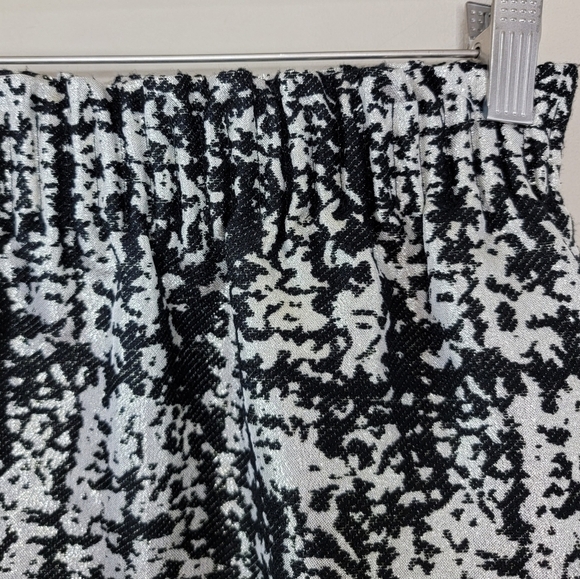 J. Crew Factory | Black & Shimmery Cream Print Elastic Waist Skirt Size 00 - Picture 4 of 5